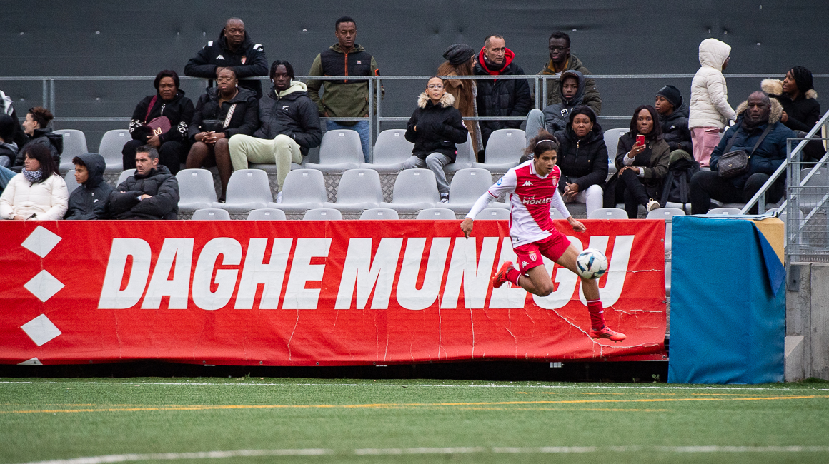 Mehdi Tlili en action sur l'aile droite lors d'un match amical face à l'OM.