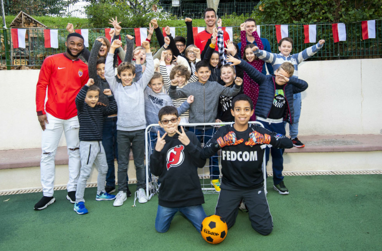 Два игрока “Монако” посетили начальную школу в Фонвьей