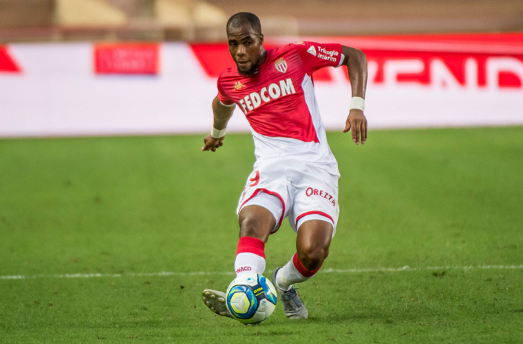 Djibril Sidibé rejoint Everton en prêt