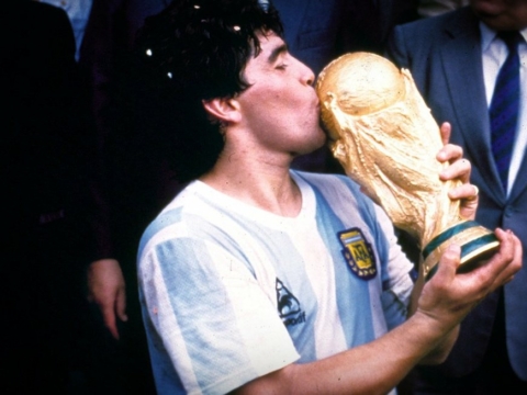 Un hommage à Diego Maradona avant Monaco - Nîmes
