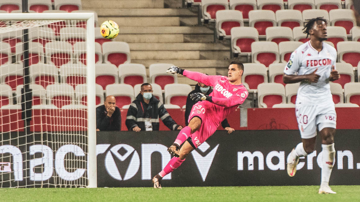 Vito Mannone: "The modern goalkeeper must know how to play with their feet"