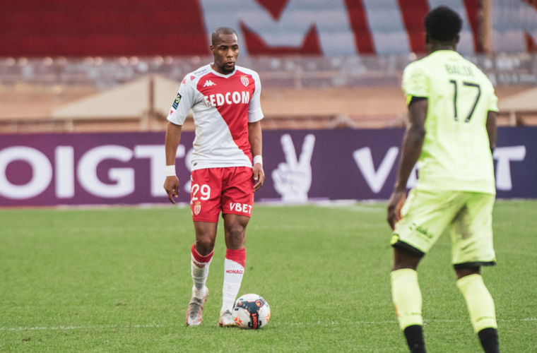 Djibril Sidibé: "Buscamos un lugar en la Champions League"