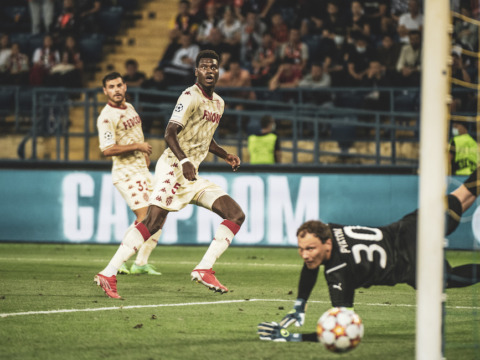 90e en Rouge et Blanc pour Badiashile, 50e pour Fofana