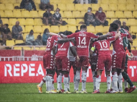 Le groupe des Rouge et Blanc VS Montpellier