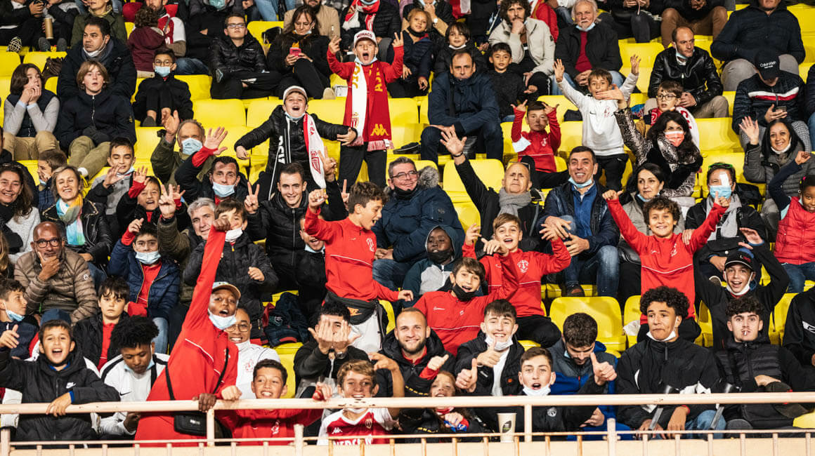 Больше 1000 юных футболистов посетили встречу с «ПСВ» на стадионе «Луи II»