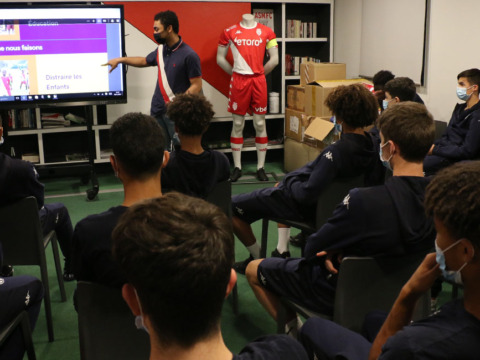 L&rsquo;association &laquo; Foot pour l&rsquo;&eacute;cole &raquo; en visite &agrave; la Diagonale&nbsp;