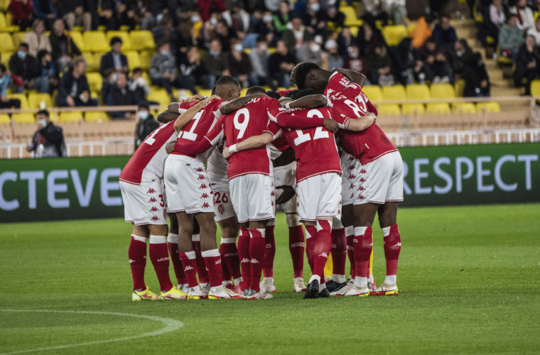 Le groupe mon&eacute;gasque pour l'affiche contre la Real Sociedad