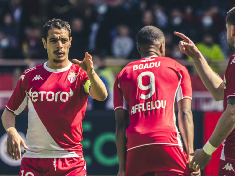 Le groupe des Rouge et Blanc face à Angers