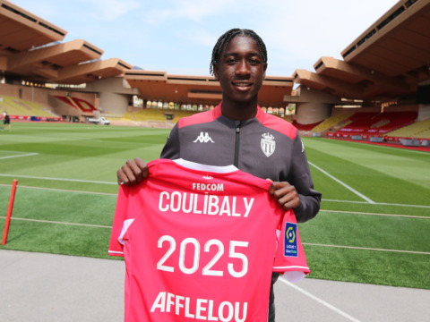 Mamadou Coulibaly signe son premier contrat pro