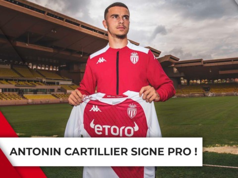 Antonin Cartillier signe son premier contrat professionnel