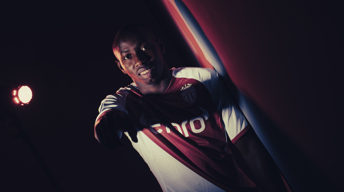 Mohamed Camara assina por cinco anos com os Rouge et Blanc
