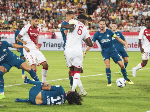 El AS Monaco empató ante PSV y buscará la clasificación en Holanda