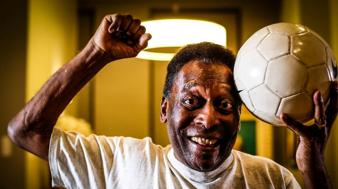 Quando Pelé enfrentou Raymond Kaelbel na Copa do Mundo