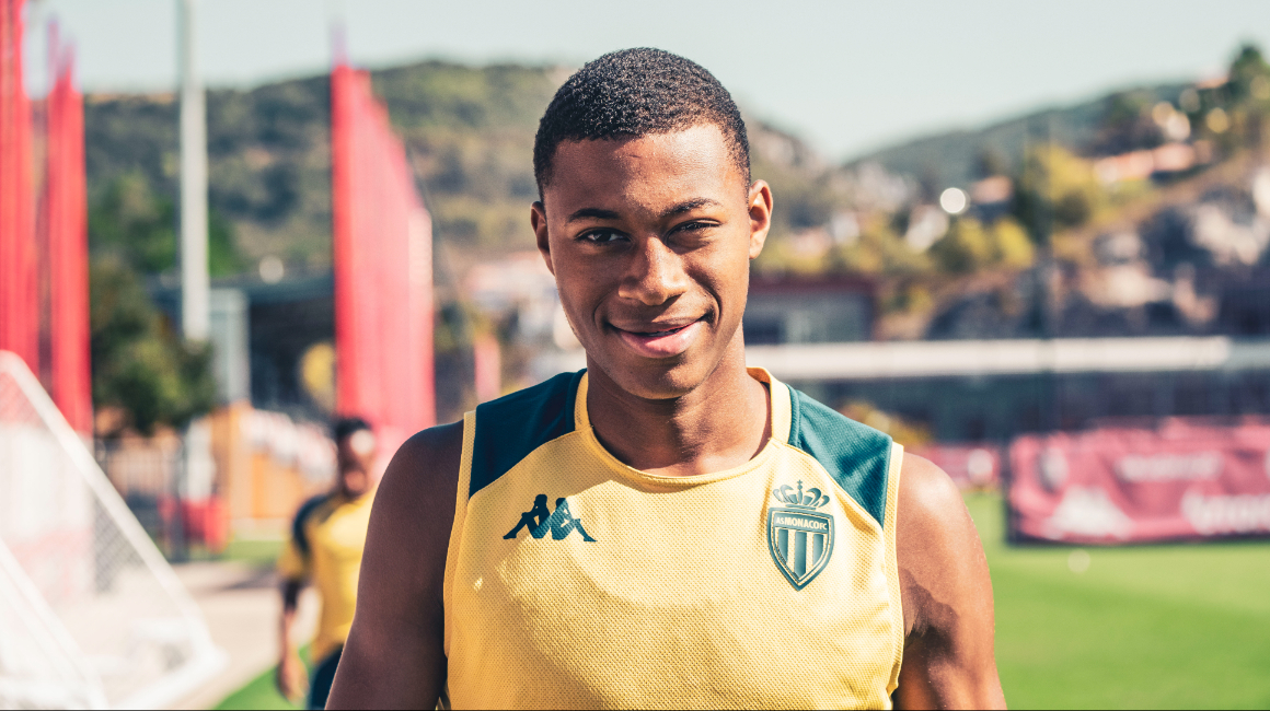 Malamine Efekele avec les U20 tricolores