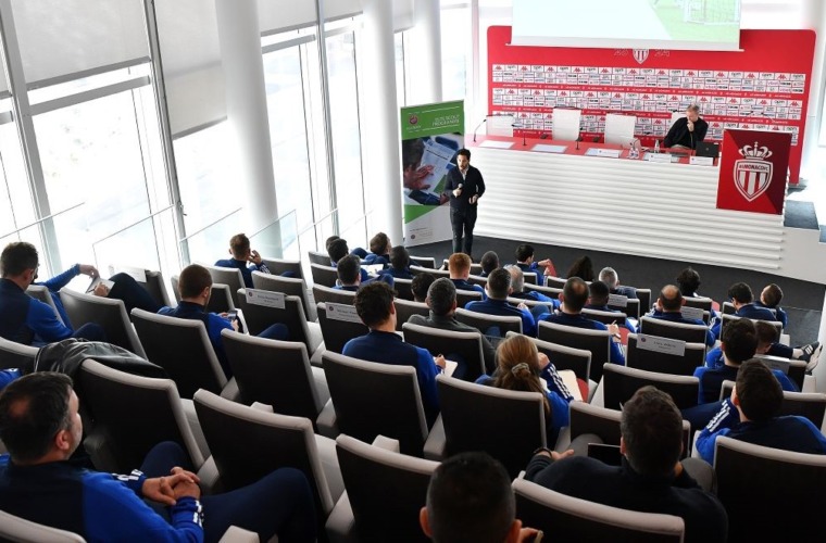 L'UEFA Elite Scout programme au Centre de Performance