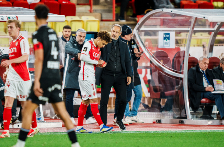 Adi Hütter et Mika Biereth dans l'Équipe type de la 20e journée de Ligue 1