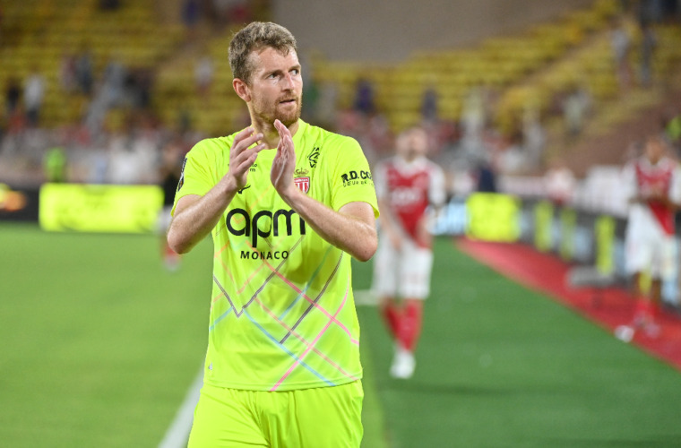 Joyeux anniversaire Lukáš Hrádecký