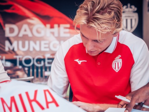 Mika Biereth en dédicace sur le Village AS Monaco ce mardi 19 août !
