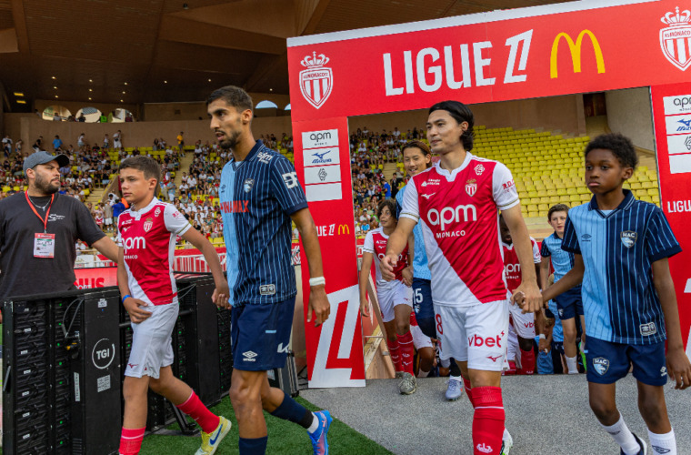 Le cap des 100 pour Minamino, grande première pour Bamba