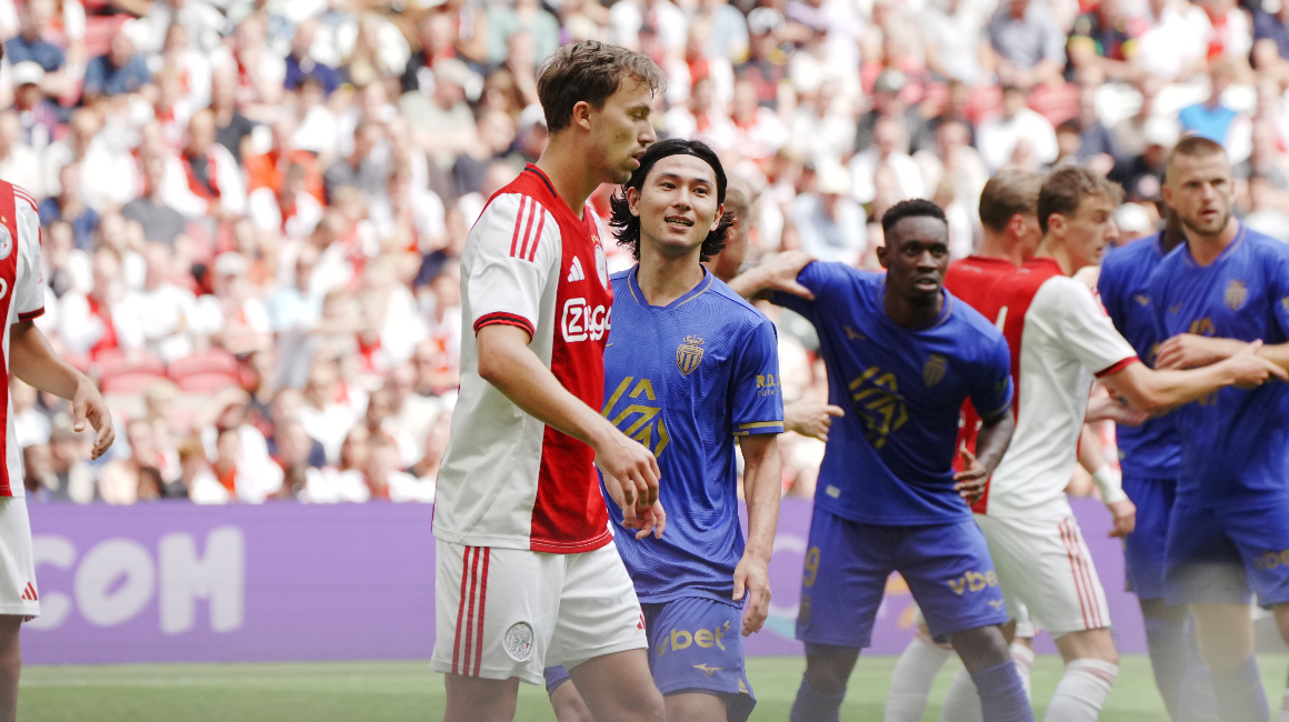 Ничья в гостях у «Аякса» и сохранение беспроигрышной серии