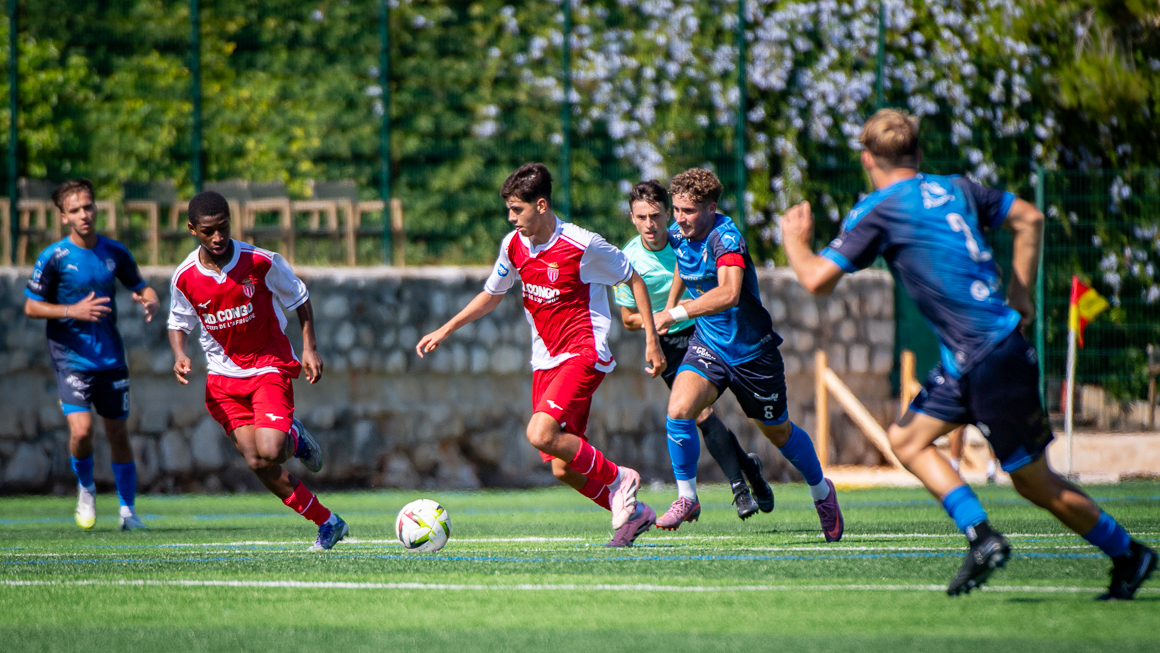 Titularisé pour la première fois de la saison Yasir Mouh s'est montré très actif avant d'être remplacé par Diego Mamoum en fin de match en fin de match.