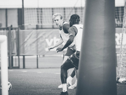 The Rouge et Blanc look to Toulouse