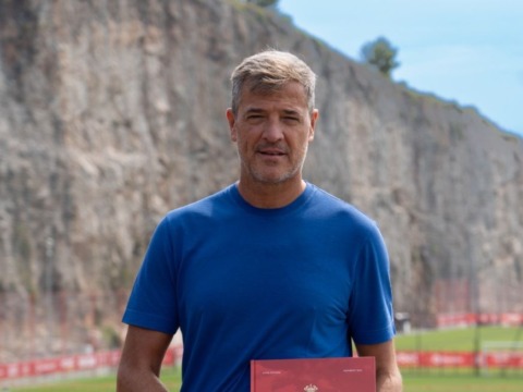 Flavio Roma en dédicace sur le parvis du Stade Louis-II avant Tottenham