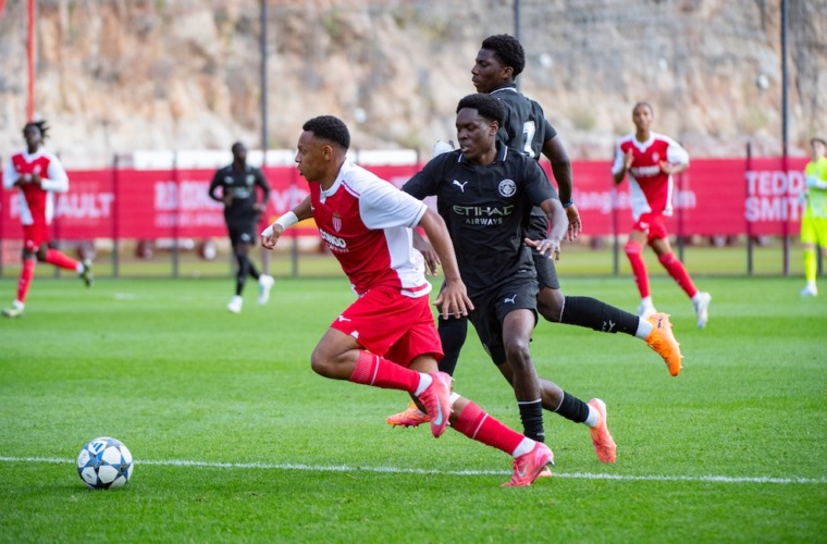 Résilient, un AS Monaco rajeuni cède face à Manchester City