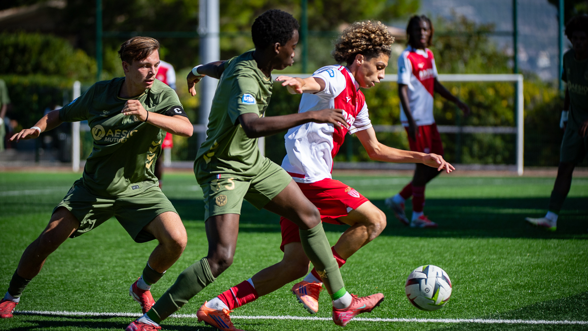Ici face à l'AS Saint-Etienne en Championnat National U19, Najd Ajroud, va honorer sa toute première convocation avec la Tunisie U17.