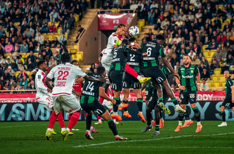 In inferiorità numerica, il Monaco perde contro il Lens