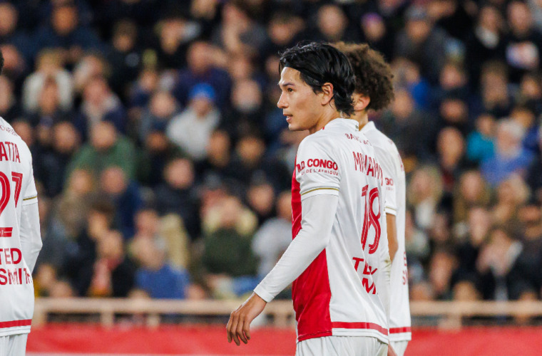 Le buteur décisif Takumi Minamino MVP du succès face au PSG