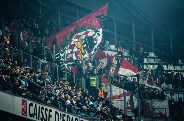 Plus de 300 supporters mon&eacute;gasques en parcage au V&eacute;lodrome