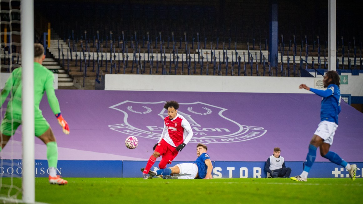 L'énorme faut subie par Nazim Babaï qui aurait dû obtenir un pénalty sur cette action.