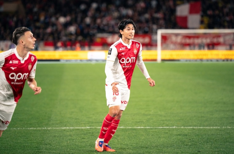 Takumi Minamino élu MVP du mois de novembre by Bang & Olufsen