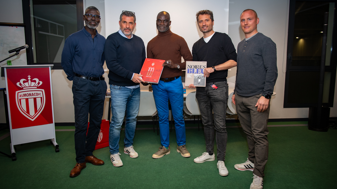 Gaspard Mbaye, Sébastien Muet, Claude Boli, Michaël Delépine et Mathieu Lacan ont posé pour une petite photo souvenir.