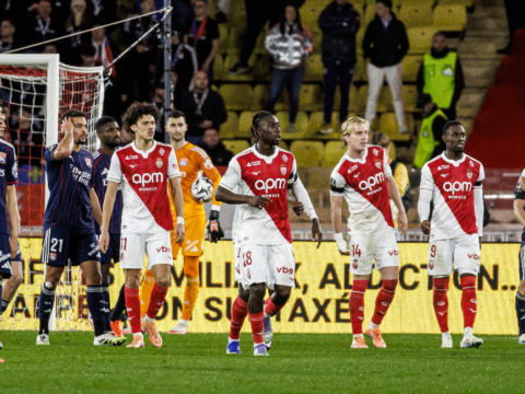 En inf&eacute;riorit&eacute; num&eacute;rique, l'AS Monaco s'incline face &agrave; l'Olympique Lyonnais
