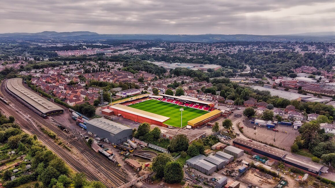 Antre des Harriers de Kidderminster, l'Aggborugh Stadium accueille également les rencontres des U21 de Wolverhampton. Ce jeudi soir il pourrait aussi accueillir des chutes de neige...