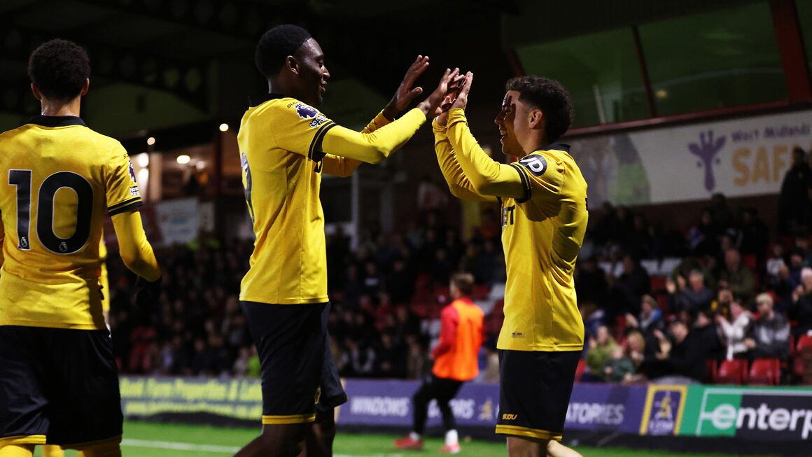 Après une défaite contre le Real et un nul face à Leipzig les Wolves se sont imposés 2-0 contre le PSV grâce à des buts d'Ángel et González.