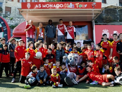 &Agrave; Roquebrune, Mamadou Coulibaly au milieu de la f&ecirc;te du Kids Tour