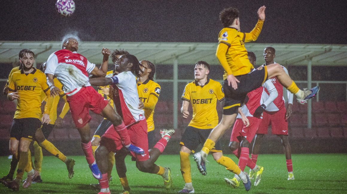 Surpris par Wolverhampton, le Groupe Elite a r&eacute;agi trop tard