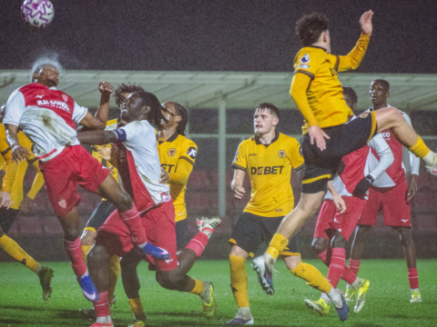 Surpris par Wolverhampton, le Groupe Elite a r&eacute;agi trop tard