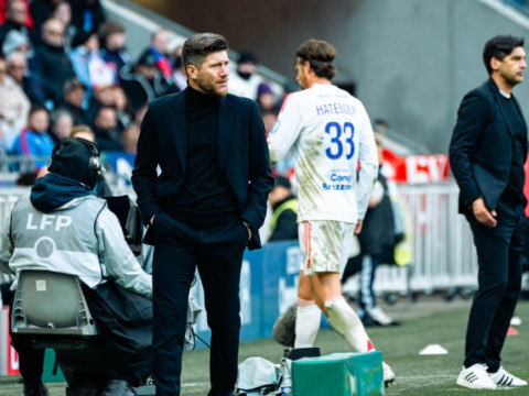 S&eacute;bastien Pocognoli : "Tr&egrave;s fier de mes joueurs, solidaires et inspirants !"